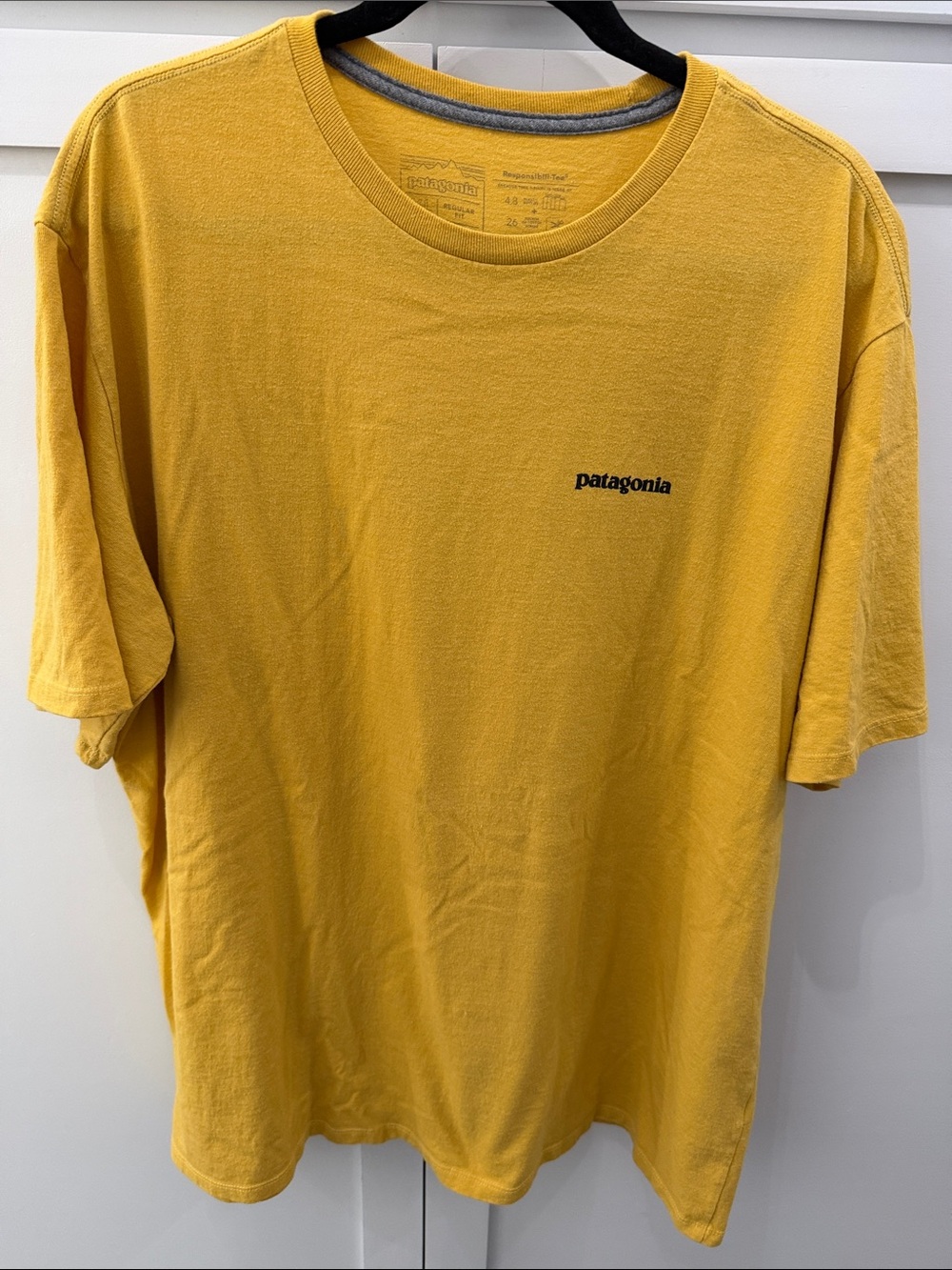 Patagonia Men’s XL Logo T-Shirt Mustard Gold Fitz Roy Back Graphic